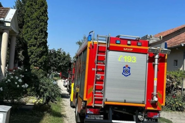 Eksplozija u Sremskoj Kamenici: Vatrogasci na licu mesta!