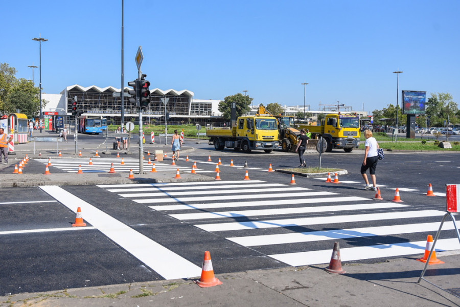 Gradonačelnik Novog Sada Milan Đurić: U ovom trenutku asfaltiramo 17 ulica u naselju Bocke (FOTO)