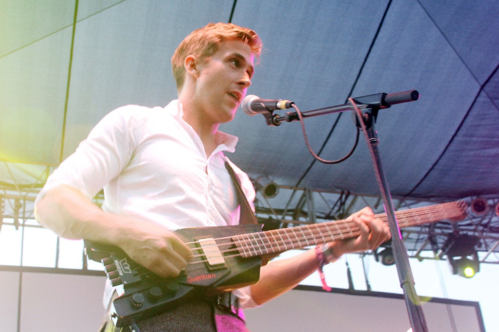 Jeste li znali da Rajan Gosling ima rok bend? Ovako se tu predstavlja, a evo i ko mu pravi društvo! (VIDEO)