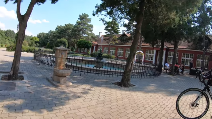 Lovački dvorac Ečka! Elegancija i duh prošlih vremena na sat vremena od Beograda (FOTO)