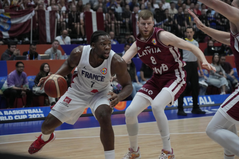 Kakav šok za Francuze na Mundobasketu 2023! Bertans i Letonci isprašili "galske petlove" i poslali ih u borbu od 17. do 32. mesta!