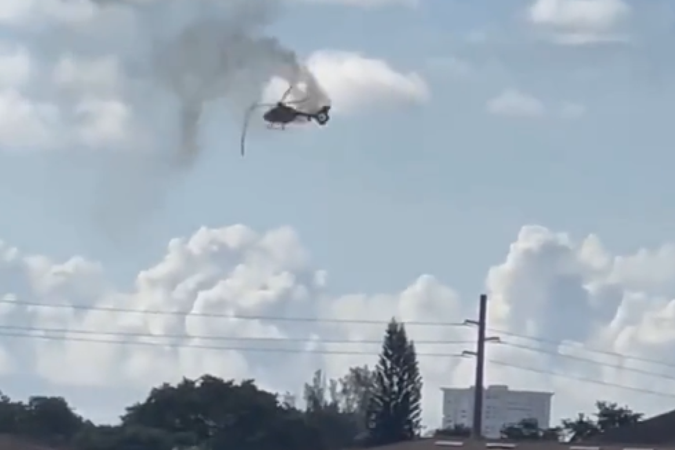 Helikopter se zapalio, pa pao na zgradu u blizini škole! Užas na Floridi (VIDEO)