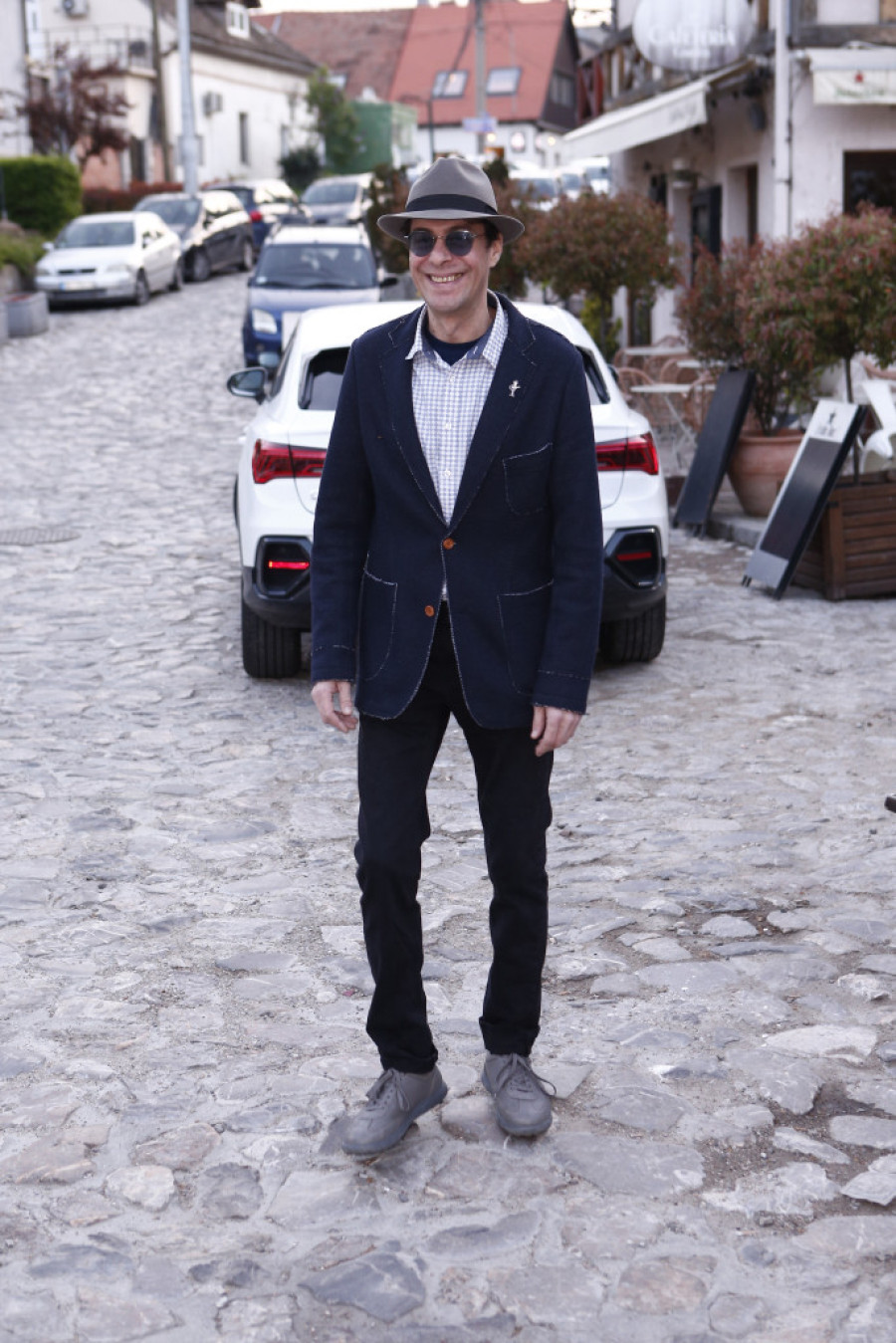 Priveden glumac Miloš Vlalukin: Proveo noć u Padinskoj skeli, policija ga uhvatila na snimanju serije