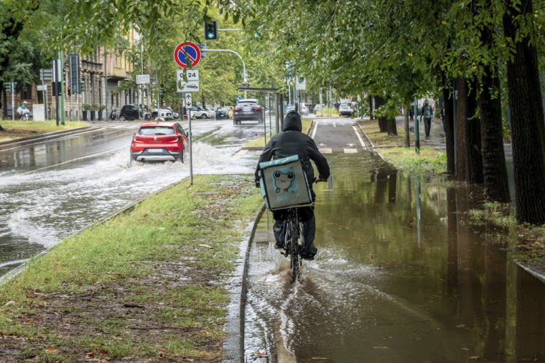 Jako nevreme pogodilo Italiju i Austriju: Usled poplava zatvoreni su putevi i železnička pruga