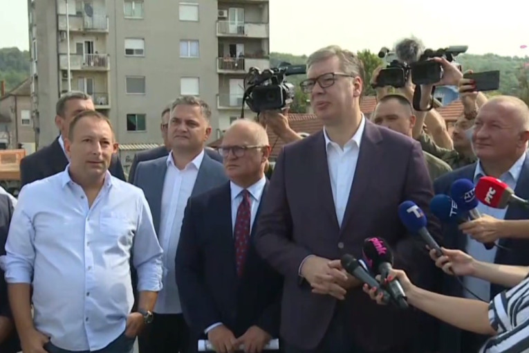 Predsednik Vučić obišao izgrađeni most na Mlavi: Moji snovi su putevi, mostovi i pruge, a ne pare na računima
