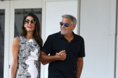 Džordž i Amal Kluni uprkos podršci štrajku u Holivudu stigli u Veneciju: Misteriozni dolazak (FOTO)