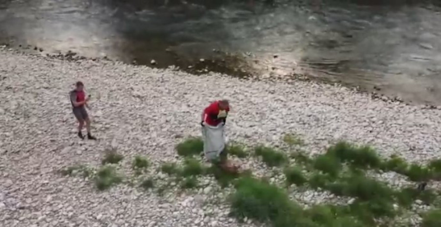 Spasen iznemogli ptić beloglavog supa: Splavari ga našli na ostrvcetu usred Lima