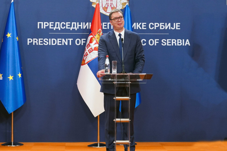 Drage devojke, beskrajno smo ponosni na vas! Predsednik Vučić čestitao odbojkašicama!