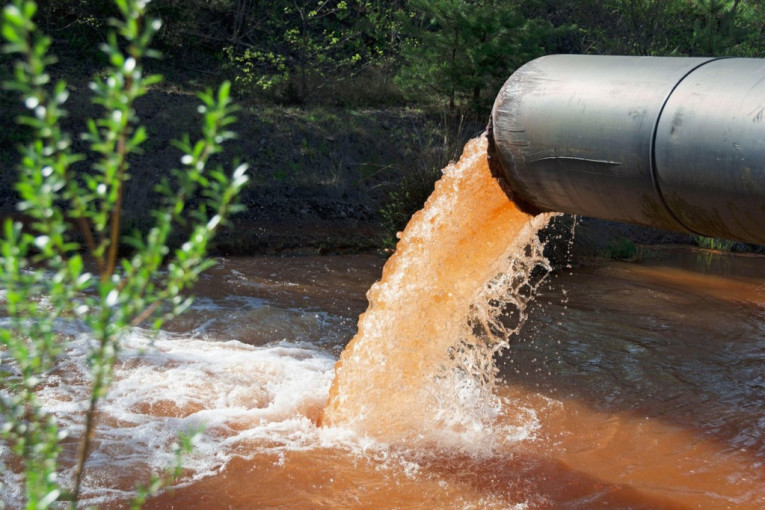 Ispuštao toksične materije u reku: Krivična prijava protiv odgovornog iz Bačke Topole