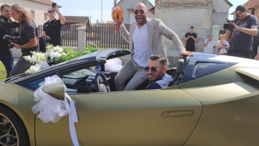 Vozni park od 3 miliona evra: Evo koje sve luksuzne automobile poseduje Darko Lazić (FOTO)