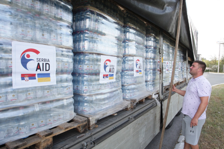 Srbija šalje 14 kamiona humanitarne pomoći Ukrajini! (FOTO)