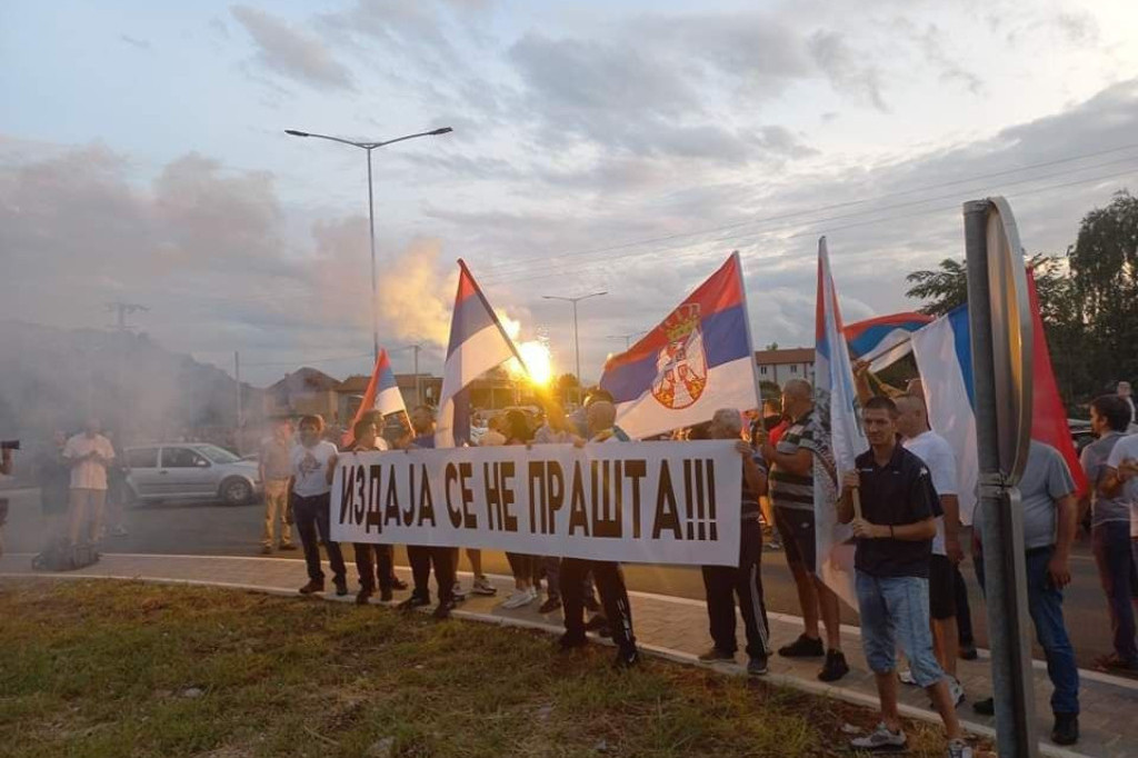 Crna Gora opet na nogama! Blokada puteva širom zemlje, besni građani poručuju: "Izdaja se ne prašta" (FOTO)