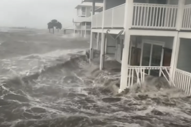 Grad na Floridi potpuno pod vodom: "Deo hotela se odlomio i završio u zalivu" (VIDEO)