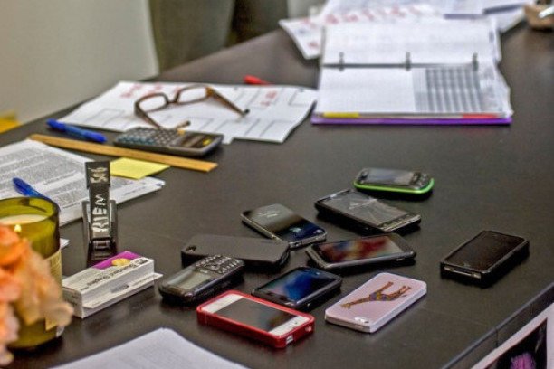 Zabrana mobilnih telefona: Roditelji, deca i prosvetni radnici u teškom klinču