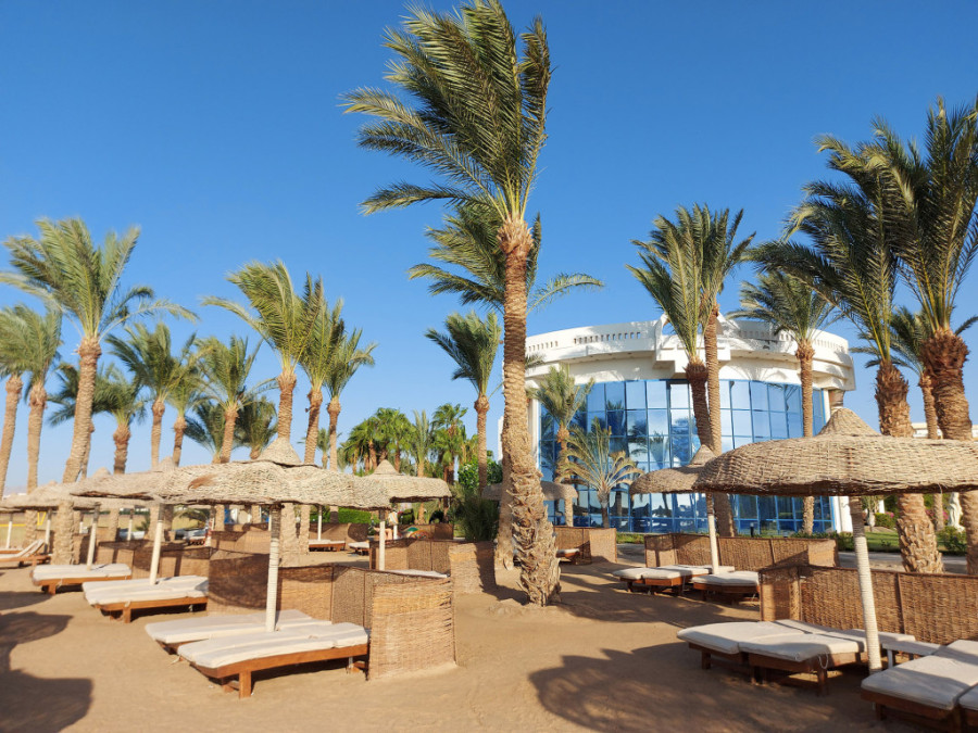 Espreso 135 dinara, pasta 545! Ovo je postalo omiljeno letovalište Srba, a razlog su - niske cene!