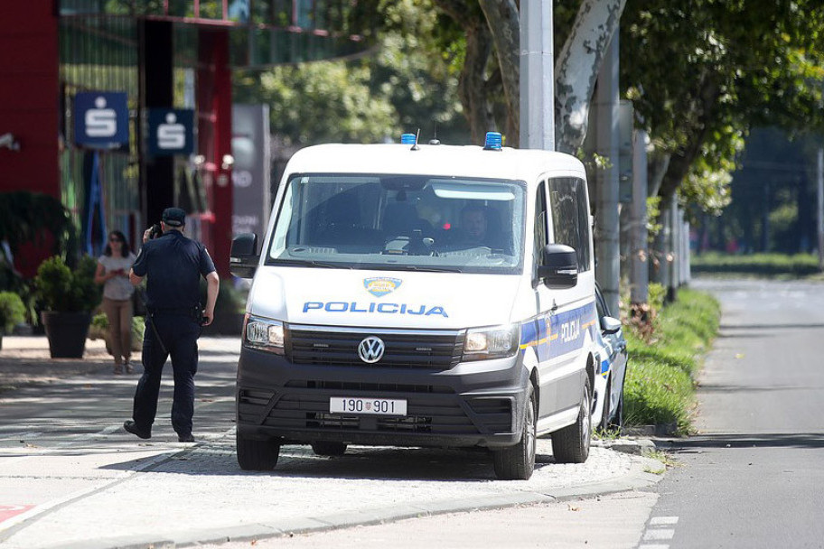 "Tata je upucao mamu": Muškarac ubio ženu u Zagrebu, sin zvao u pomoć s terase, nije joj bilo spasa