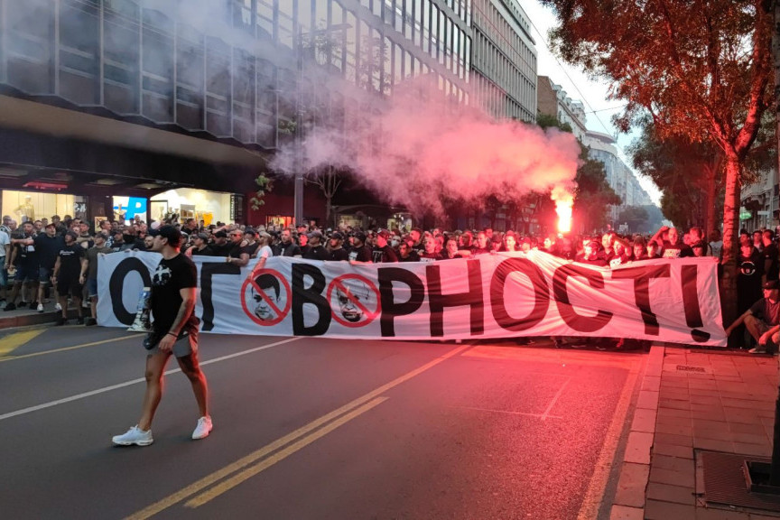 Protest "grobara" protiv uprave FK Partizan: "Vazura mora da ode, oko toga nema kompromisa" (FOTO/VIDEO)