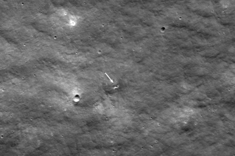 NASA objavila fotografije sa mesta udara ruske letelice u Mesec: Novi krater se jasno vidi (VIDEO)