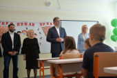 Predsednik Vučić poželeo prvacima srećan polazak u školu: Svaki dan proveden u školi prilika da otkrijete nešto novo i rastete u dobre ljude