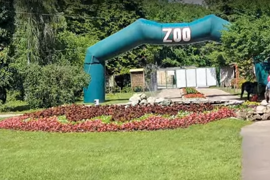 Neobična scena u zoo vrtu: Policija došla da hapsi ovu životnju!