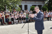 Predsednik Vučić posetio Lovćenac: Želimo da obezbedimo sigurnu budućnost za našu decu! (VIDEO)
