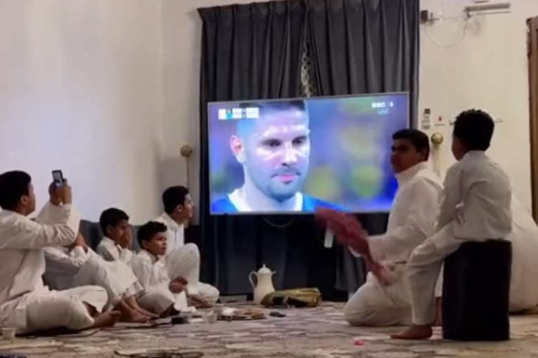 Aleksandar Mitrović doveo do ludila Saudijce: Urnebesne reakcije navijača posle golova Mitrogola (VIDEO)