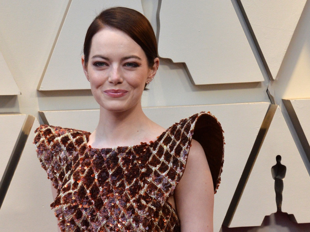 Ema Stoun zvezda nove serije: Misteriozna kletva koja kvari sve planove (VIDEO)