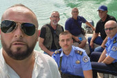 Još jedno zastrašivanje Srba! Kurtijevi policajci kontrolisali ribolovce na jezeru Gazivode sa dugim cevima (FOTO)