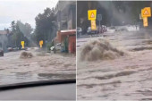 Potop na ulicama Smedereva: Šahtovi kao gejziri (VIDEO)