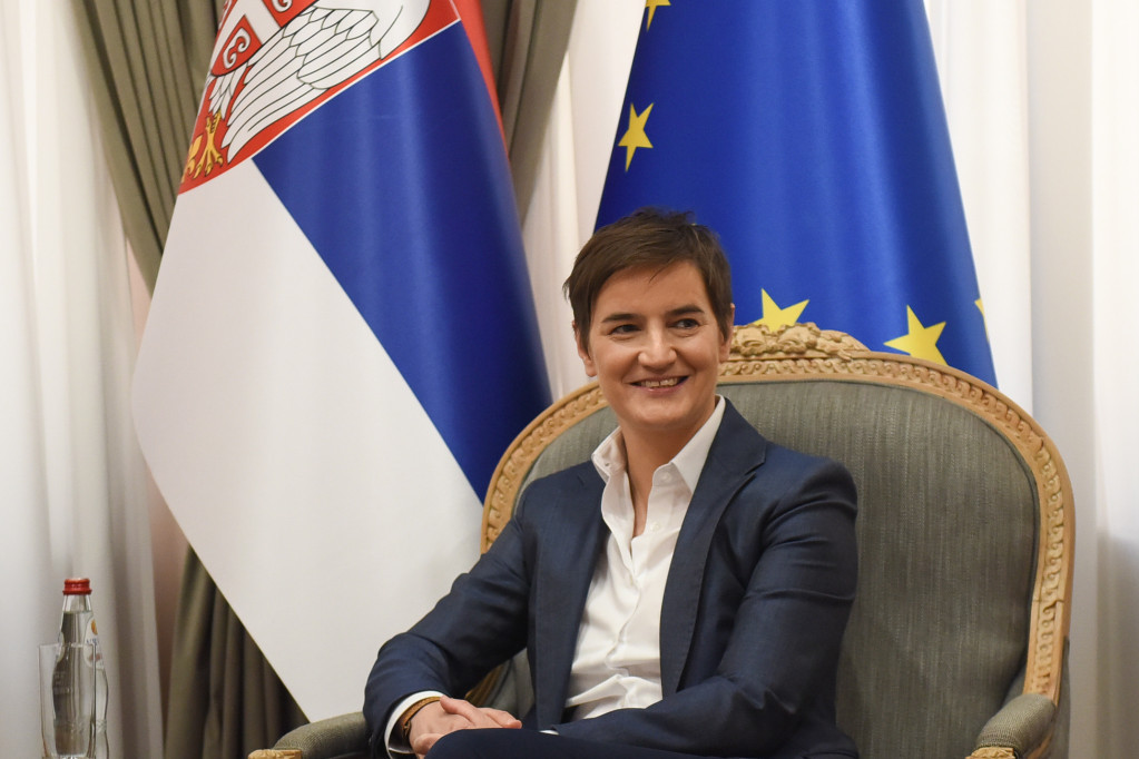 Premijerka Brnabić čestitala Novu godinu: Građanima Srbije poželela ličnu i porodičnu sreću, dobro zdravlje, poštovanje i puno uspeha!