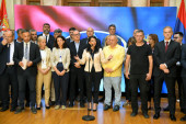 Podela plena bitnija od napretka Srbije: Haos na sastanku opozicije, predstavnik DS napustio sastanak