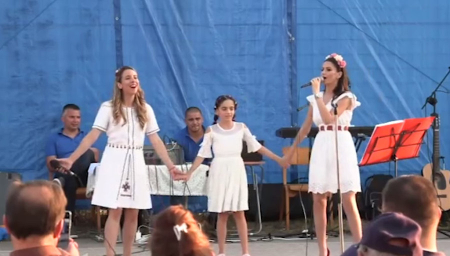 Jana je hrabra devojčica koja čeka transplantaciju bubrega i potrebna joj je pomoć za lečenje