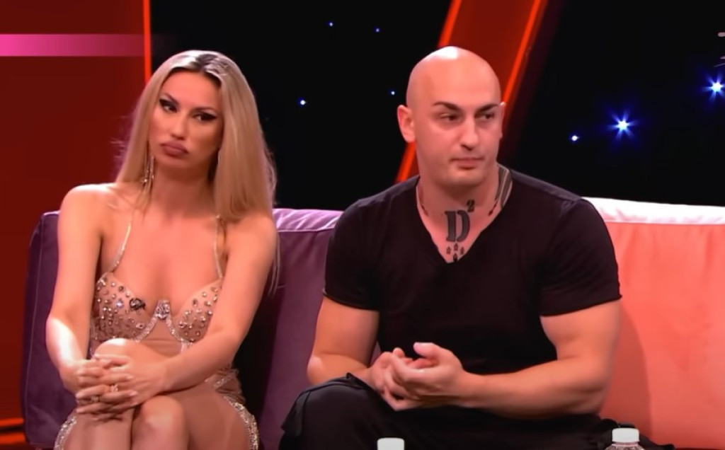 "Rada Manojlović se loži na Desingericu!" Naš pevač opleo po kolegama:  Tu bi mu se završila karijera!