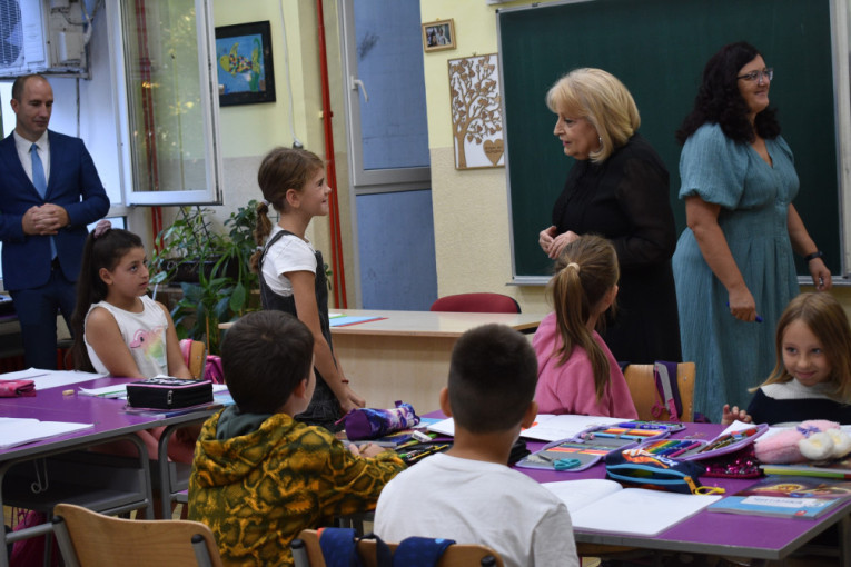 Ministarka prosvete obišla školu „14. oktobar“: Da deca uz podršku nastavnika svakoga dana rade na sebi