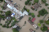 U Grčkoj dramatično zbog poplava: Ljudi se popeli na krovove, angažovana i vojska, traže se helikopteri za spasavanje (VIDEO)