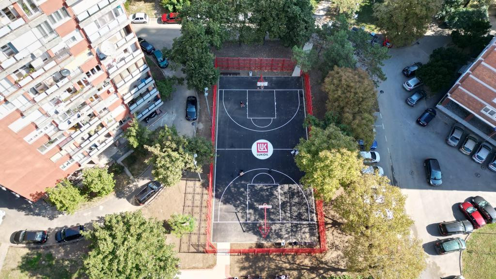 Šapić obišao rekonstruisani park i košarkaški teren na Novom Beogradu: Ovde su igrali velikani svetske košarke (FOTO)