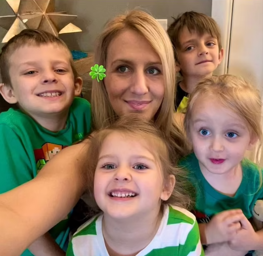 Blizanci se ugušili u sanduku sa igračkama: Usred noći ustali da se igraju, pa ostali u njemu, našao ih stariji brat - mislio je da spavaju