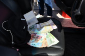 Dvojac "pao" nakon primopredaje: Policija ih uhapsila u Beogradu, drogu sakrili u šupljinama automobila! (FOTO)