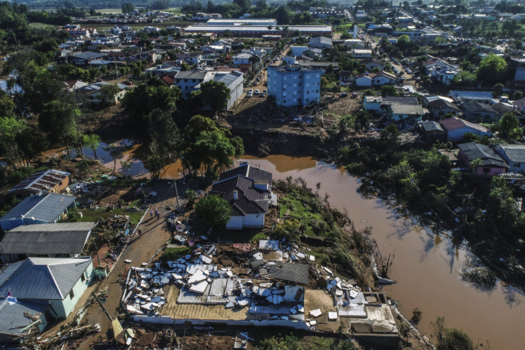 Dramatične slike iz Brazila: Najmanje 39 mrtvih nakon što je snažan ciklon pogodio ovu državu! (FOTO)