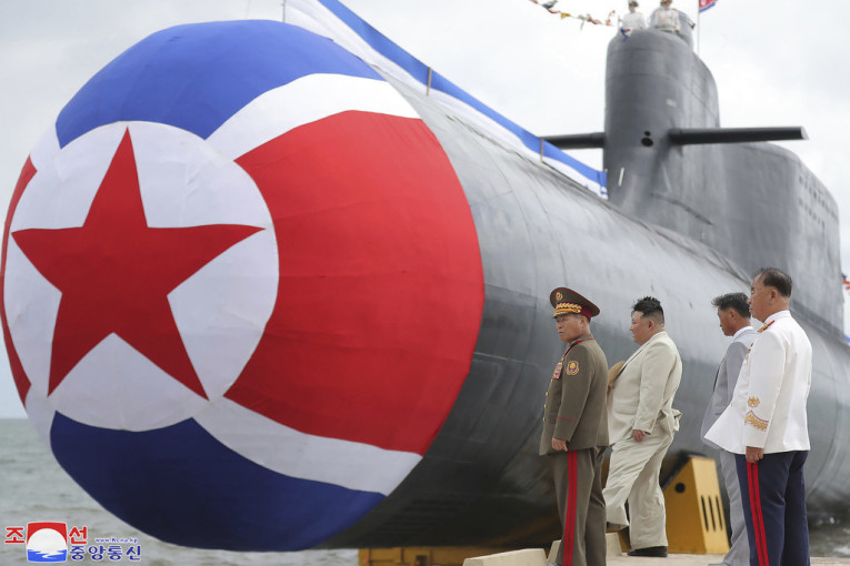 Severna Koreja predstavila nuklearnu podmornicu: Kim Džong Un je pregledao, pa najavio još takvih