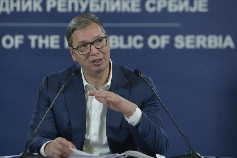 Vučić najavio pomoć za penzionere od 20.000 dinara
