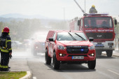 Gori "ford" u Kragujevcu: Pogledajte automobil buktinju (VIDEO)