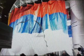 Jajima i toalet papirom na srpsku zastavu! Opozicija pokazala šta zaista misli o našem narodu i državi (FOTO/VIDEO)