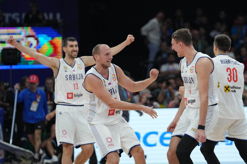 Srpski nenajavljeni ratnici - Avramović, Davidovac i Dobrić! I FIBA se poklonila tihim herojima Orlova!