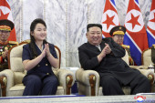 Kim Džong Un sa ćerkom na paradi povodom godišnjice osnivanja Severne Koreje: Dobio čestitke od Putina i Sija (FOTO)