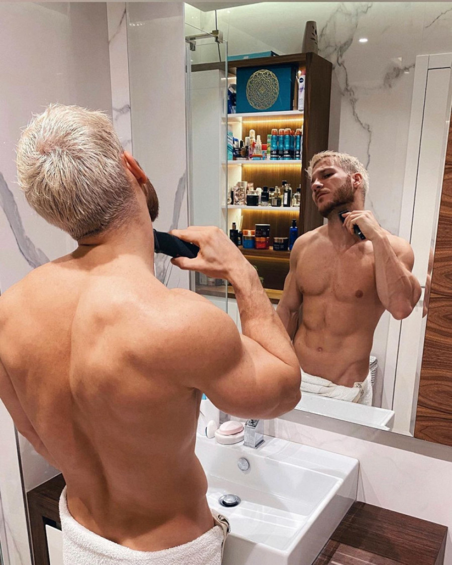 Skinuo se Saša Kovačević, a telo mu u ranama i modricama: Kao Van Dam! (FOTO)