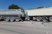 Teška saobraćajka kod Trstenika! Stravičan sudar dva kamiona, vozač ostao bez noge (FOTO)