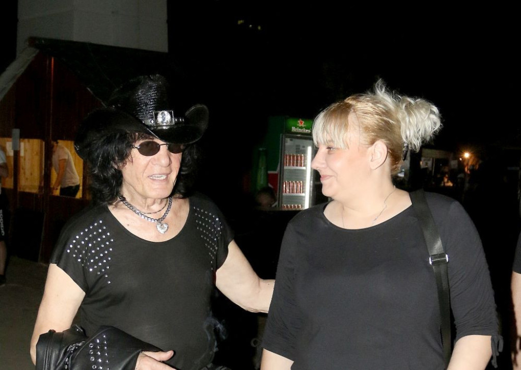 Oglasila se supruga Milića Vukašinovića: Evo kako napreduje oporavak rokera nakon amputacije noge