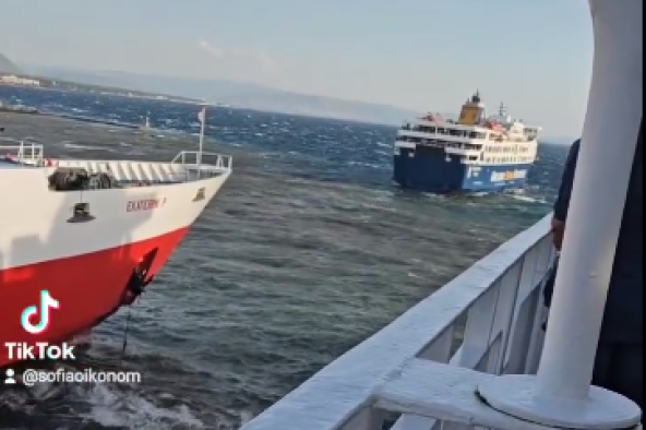Ponovo drama u Grčkoj! Na stotinu putnika zarobljeno već 12 sati na dva broda, uplela im se sidra (VIDEO)