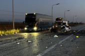 Strašne scene u blizini Soluna, pogledajte snimak sa mesta nesreće! Srpski autobus prevrnut, najmanje troje mrtvih i 40 povređenih (VIDEO)